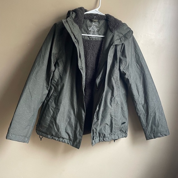 L.L. Bean Green Jacket fuzzy inside SIZE XSP - Picture 1 of 5